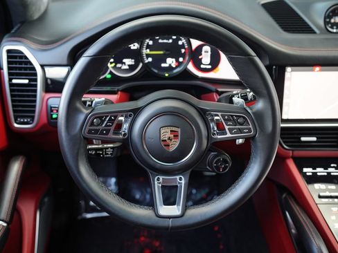 Used 2021 Porsche Cayenne Turbo S AWD/4WD image 28