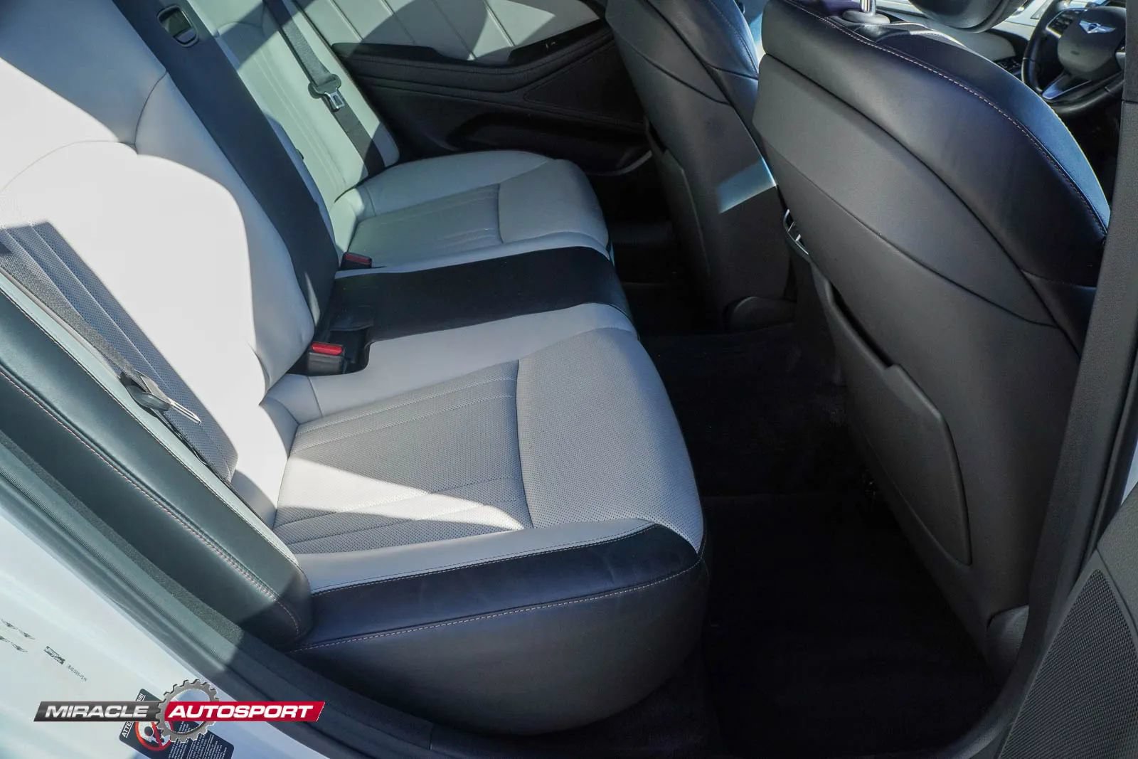 Used 2018 Genesis G80 3.3T Sport RWD image 38