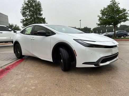 New 2026 Toyota Prius Plug-In Hybrid FWD image 4