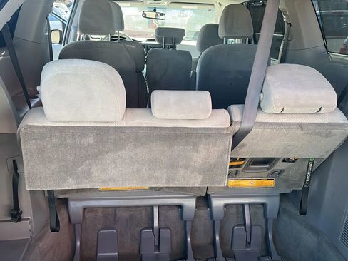 Used 2011 Toyota Sienna LE image 8