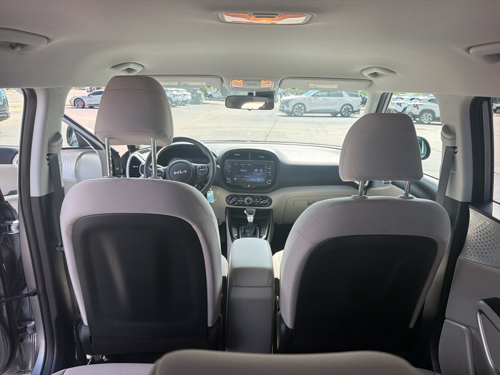 Used 2025 Kia Soul LX w/ LX Technology Package FWD image 12