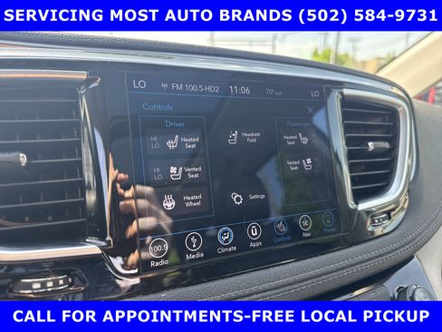 Used 2018 Chrysler Pacifica Limited image 27