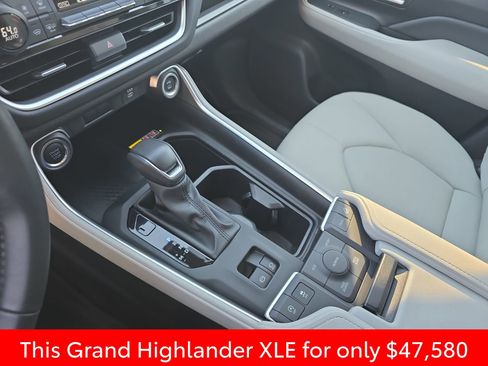 Used 2025 Toyota Grand Highlander AWD image 35