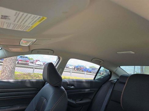 Used 2021 Nissan Altima 2.5 SR FWD image 8