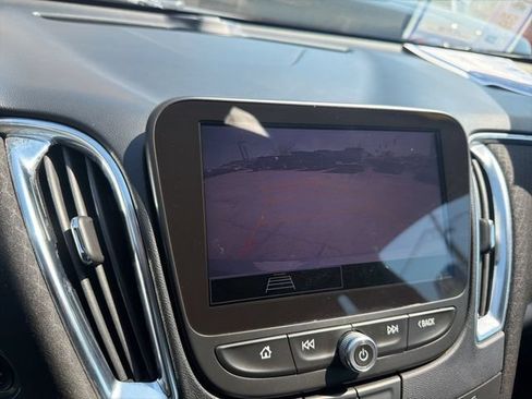 Used 2021 Chevrolet Malibu LT FWD image 22