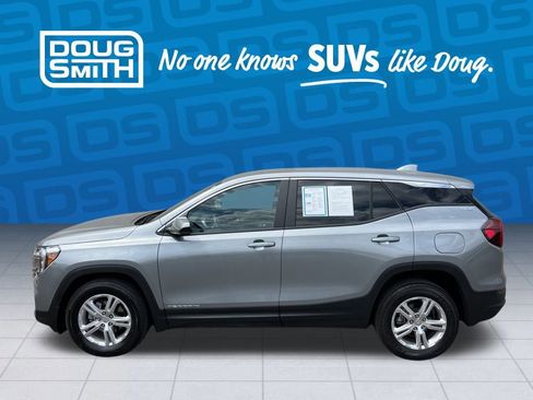 Used 2024 GMC Terrain SLE image 3
