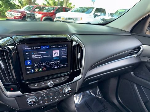 Used 2021 Chevrolet Traverse LT AWD/4WD image 38