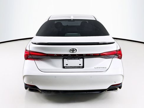 Used 2019 Toyota Avalon Limited image 33