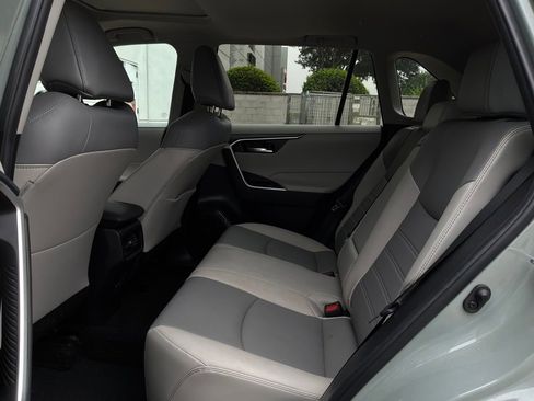 Used 2022 Toyota RAV4 XLE Premium AWD/4WD image 12