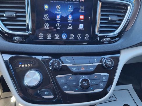 Used 2017 Chrysler Pacifica Touring-L Plus image 14