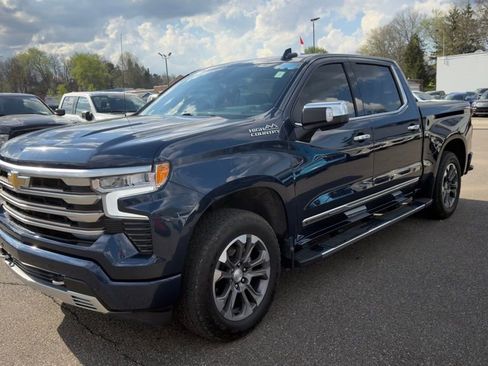 Used 2022 Chevrolet Silverado 1500 High Country w/ Technology Package AWD/4WD image 4