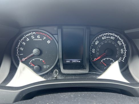 Used 2022 Toyota Tacoma SR w/ SR Convenience Package RWD image 10