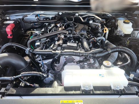 Certified 2025 Toyota Tacoma SR5 AWD/4WD image 24