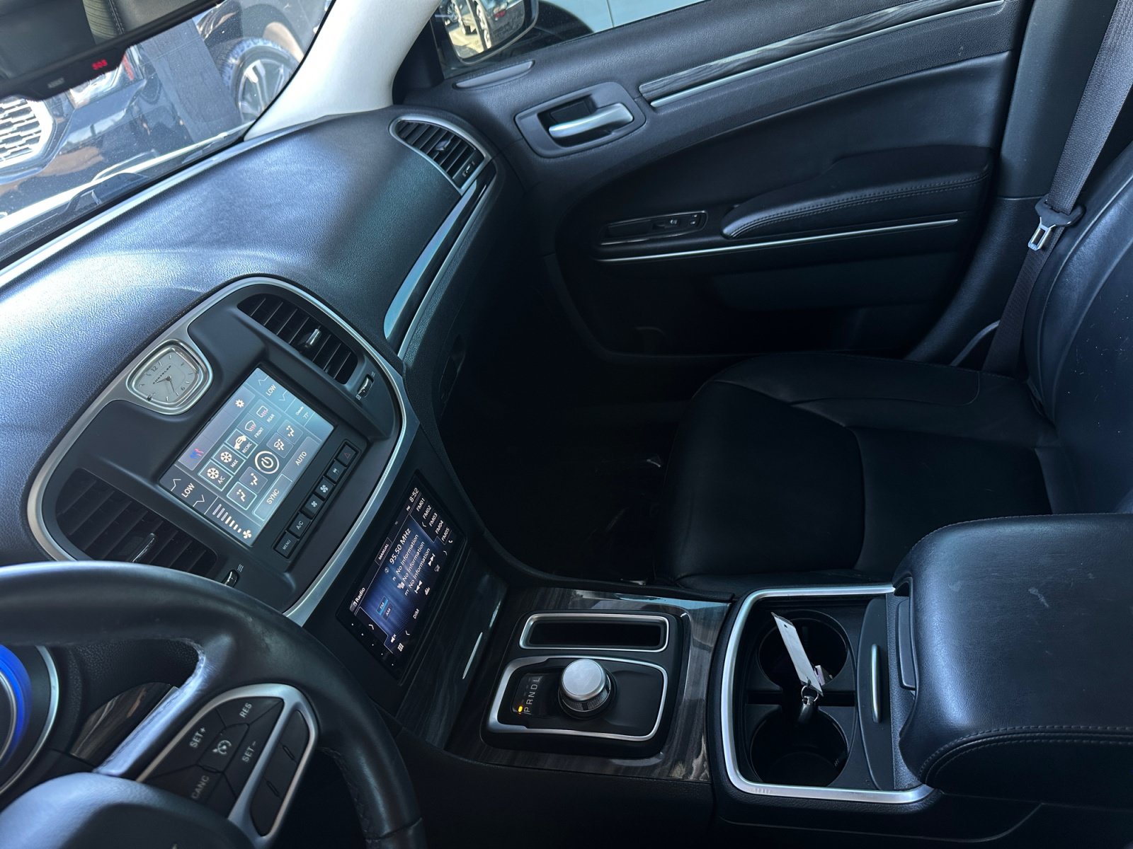 Used 2017 Chrysler 300 Limited w/ Value Package RWD image 24
