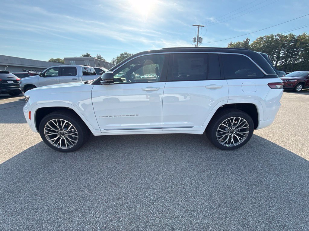 New 2027 Jeep Grand Cherokee Summit AWD/4WD image 2