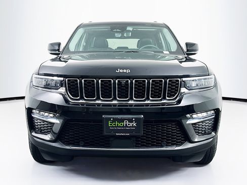 Used 2023 Jeep Grand Cherokee Limited w/ Luxury Tech Group II image 2