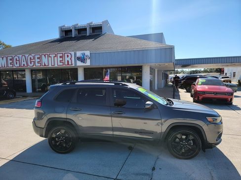 Used 2021 Jeep Cherokee Latitude Plus image 8