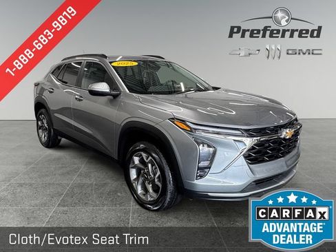 Used 2025 Chevrolet Trax LT FWD image 1