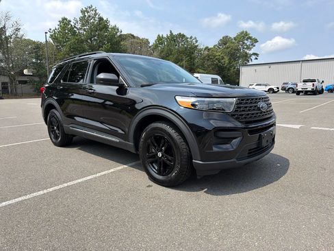 Used 2023 Ford Explorer XLT AWD/4WD image 4