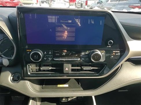Certified 2023 Toyota Highlander XLE image 17