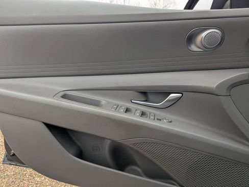 Used 2024 Hyundai Elantra SEL image 16