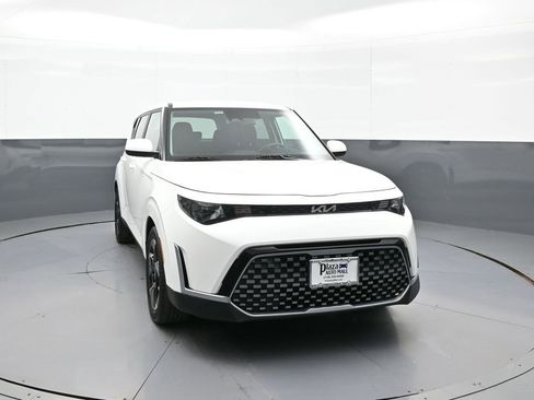 Certified 2023 Kia Soul EX image 3
