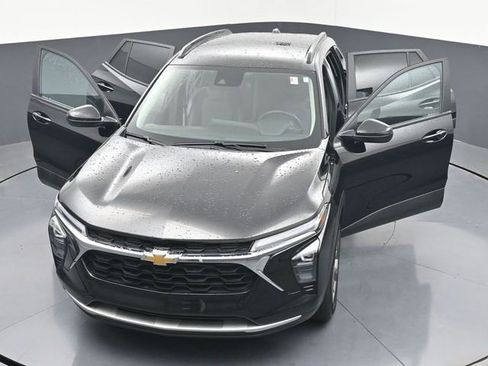 Used 2025 Chevrolet Trax LT w/ LT Convenience Package FWD image 46