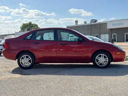 Used 2003 Ford Focus SE FWD image 8