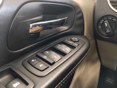 Used 2018 Dodge Grand Caravan SXT FWD image 27