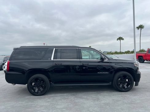 Used 2018 Chevrolet Suburban LT w/ Luxury Package RWD image 4