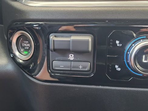 Used 2025 GMC Sierra 1500 SLT AWD/4WD image 36