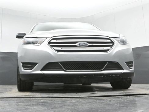 Used 2018 Ford Taurus Limited image 30