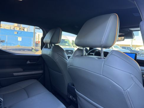 Used 2024 Toyota Tacoma Trailhunter image 17
