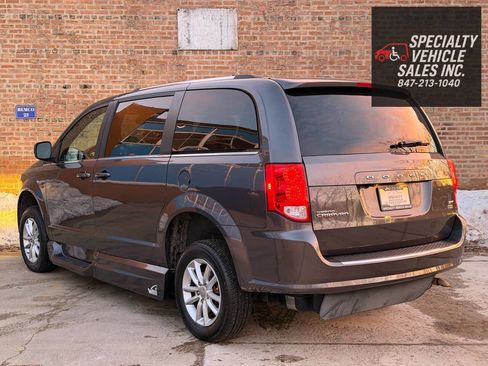 Used 2019 Dodge Grand Caravan SXT image 9