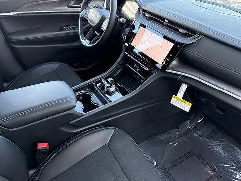 New 2026 Jeep Grand Cherokee Altitude AWD/4WD image 17