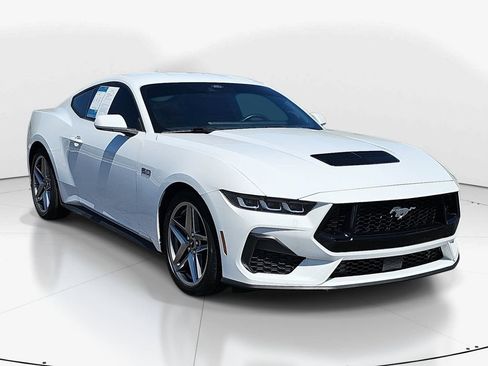 Used 2024 Ford Mustang GT Premium RWD image 3