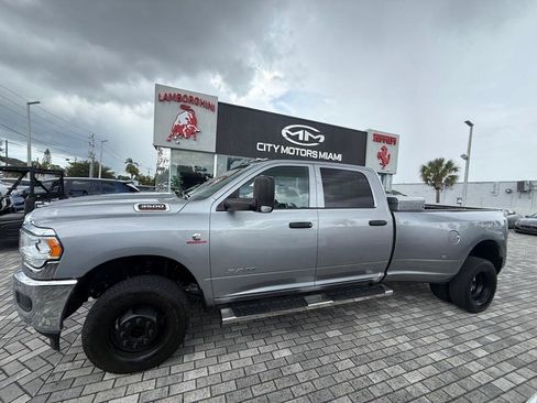 Used 2022 RAM 3500 Tradesman w/ Chrome Appearance Group AWD/4WD image 4
