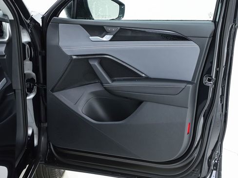 New 2026 Volkswagen Tiguan SE image 32