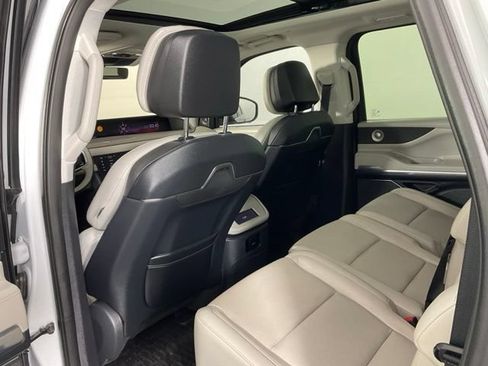 Used 2025 Lincoln Navigator L Reserve AWD/4WD image 24