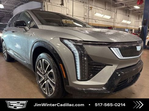 Certified 2025 Cadillac Optiq Sport 2 w/ LPO, Floor Liner Package AWD/4WD image 4