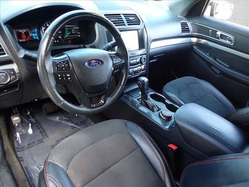 Used 2018 Ford Explorer XLT w/ Equipment Group 202A AWD/4WD image 10