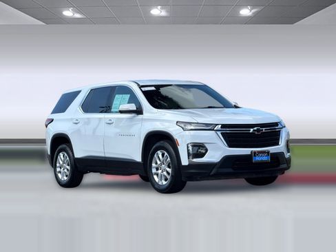 Used 2023 Chevrolet Traverse LS w/ Safety Package FWD image 7
