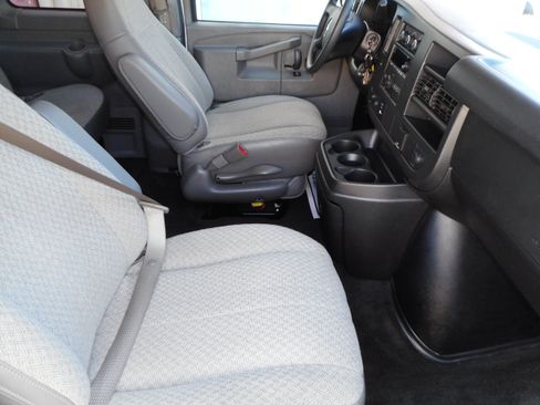Used 2017 Chevrolet Express 3500 LT w/ LT Preferred Equipment Group RWD image 28