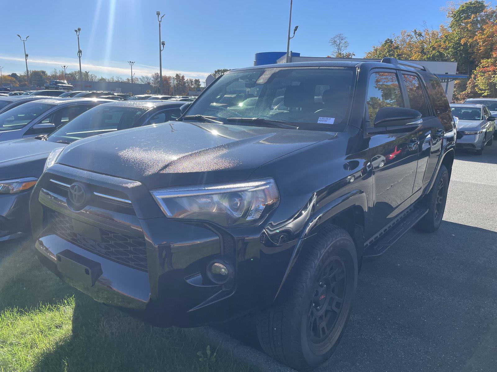 Used 2024 Toyota 4Runner SR5 Premium w/ Moonroof Package AWD/4WD image 2