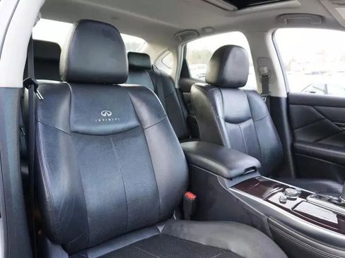 Used 2011 INFINITI M37 w/ Premium Pkg RWD image 30