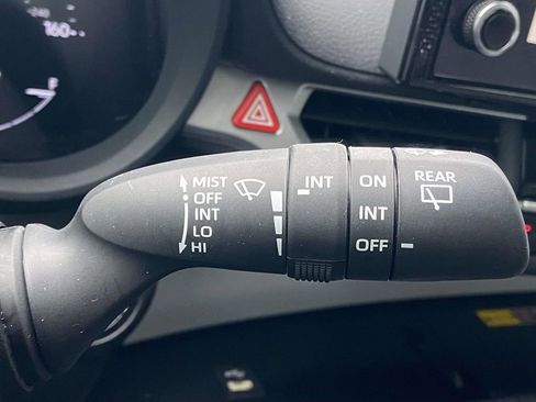 Used 2025 Toyota Sienna XLE image 23