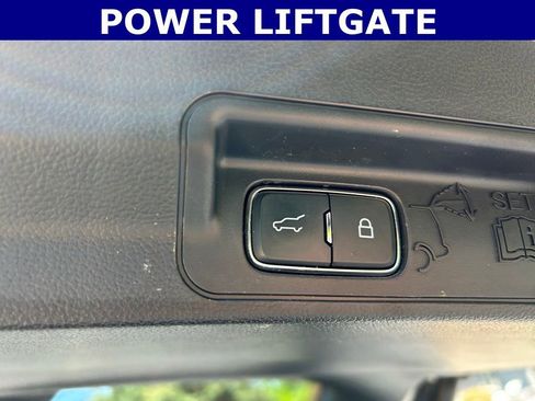 Used 2023 Ford Explorer XLT w/ Equipment Group 202A RWD image 17