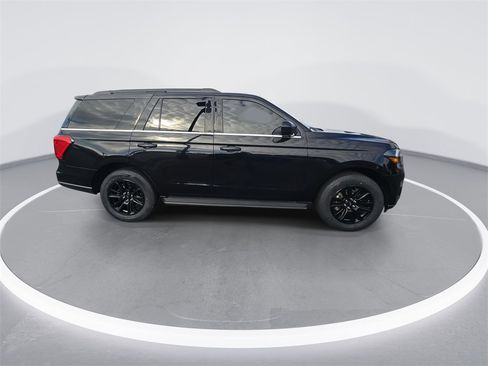 Used 2024 Ford Expedition XLT image 9