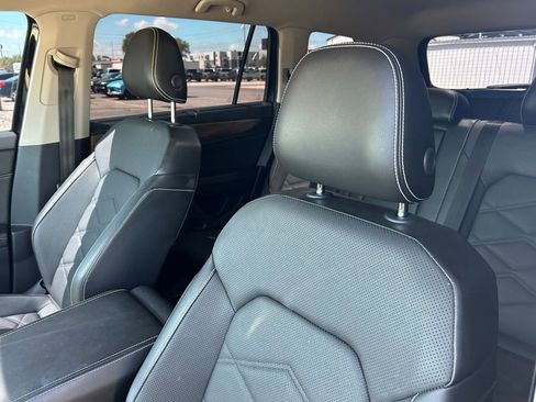 Used 2024 Volkswagen Atlas SE w/ Black Wheel Package image 10