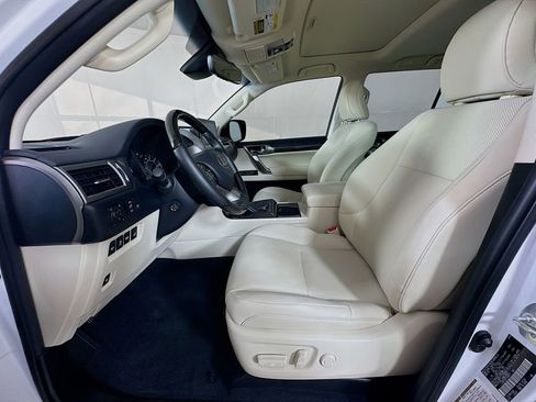Used 2023 Lexus GX 460 Premium w/ Premium Package image 24